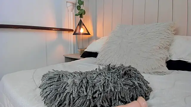 JulianaWaldo online show from 02/06/25, 05:09