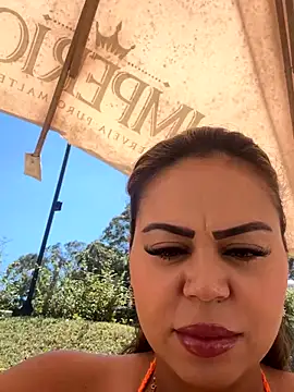 Snapshot of lariic chatting on 09/26/25, 01:48 lariic online show from 09/26/25, 01:48