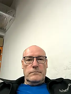 Snapshot of bogland33 chatting on 05/11/26, 03:29 bogland33 online show from 05/11/26, 03:29