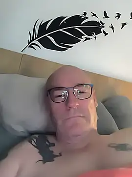 Snapshot of bogland33 chatting on 06/03/26, 08:58 bogland33 online show from 06/03/26, 08:58