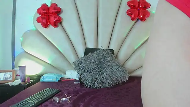 Snapshot of Anna__Spencer chatting on 02/15/25, 08:44 Anna Spencer online show from 02/15/25, 08:44