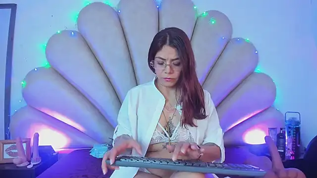 Snapshot of Anna__Spencer chatting on 02/17/25, 12:27 Anna Spencer online show from 02/17/25, 12:27