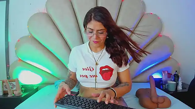 Snapshot of Anna__Spencer chatting on 02/18/25, 12:39 Anna Spencer online show from 02/18/25, 12:39