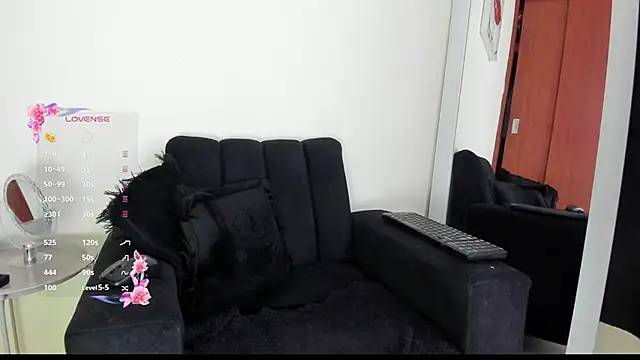 Snapshot of its__angelica_ chatting on 10/08/25, 06:05 its angelica online show from 10/08/25, 06:05