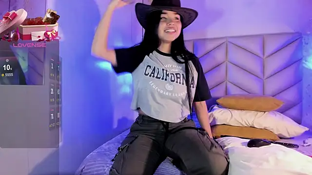 AuroraFiore online show from 02/20/25, 02:07