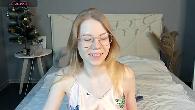 Esme Runn online show from 12/16/24, 10:29