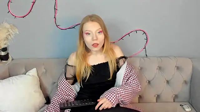 Esme Runn online show from 02/03/25, 10:03