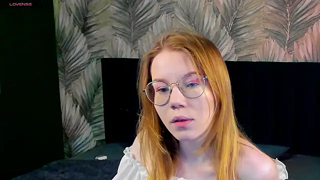 Esme Runn online show from 03/19/25, 10:00