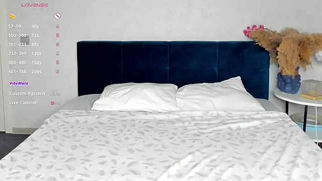 Esme Runn online show from 10/22/25, 03:29