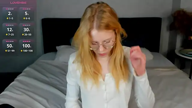 Esme Runn online show from 04/08/26, 08:14