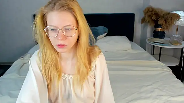 Esme Runn online show from 04/11/26, 03:11