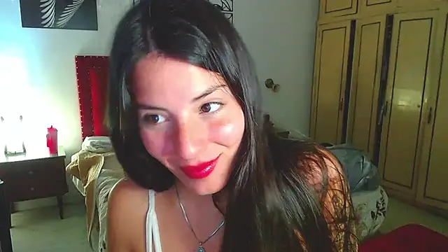 Snapshot of Alma-Mora chatting on 11/14/25, 10:07 Alma-Mora online show from 11/14/25, 10:07