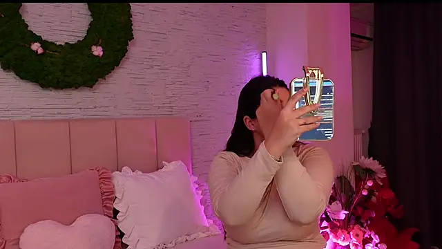 RachelSwaan online show from 10/21/25, 05:19