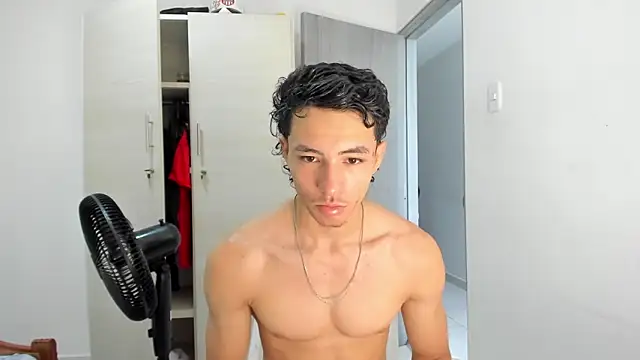 Snapshot of enzo_sloran chatting on 05/26/26, 03:19 enzo sloran online show from 05/26/26, 03:19