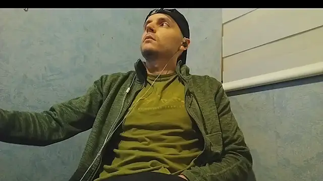 Snapshot of nextdoorneighbor chatting on 12/14/24, 12:33 nextdoorneighbor online show from 12/14/24, 12:33