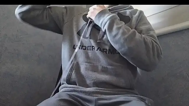 Snapshot of nextdoorneighbor chatting on 12/23/24, 06:58 nextdoorneighbor online show from 12/23/24, 06:58