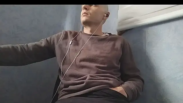 Snapshot of nextdoorneighbor chatting on 12/30/24, 07:00 nextdoorneighbor online show from 12/30/24, 07:00