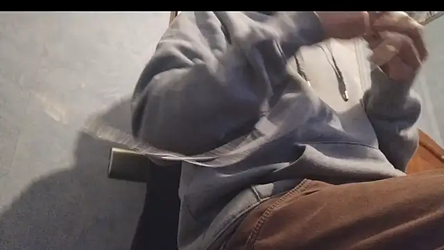 Snapshot of nextdoorneighbor chatting on 01/01/25, 12:43 nextdoorneighbor online show from 01/01/25, 12:43