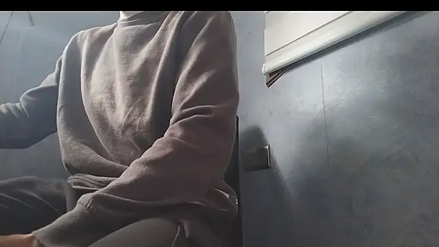 Snapshot of nextdoorneighbor chatting on 01/14/25, 12:56 nextdoorneighbor online show from 01/14/25, 12:56