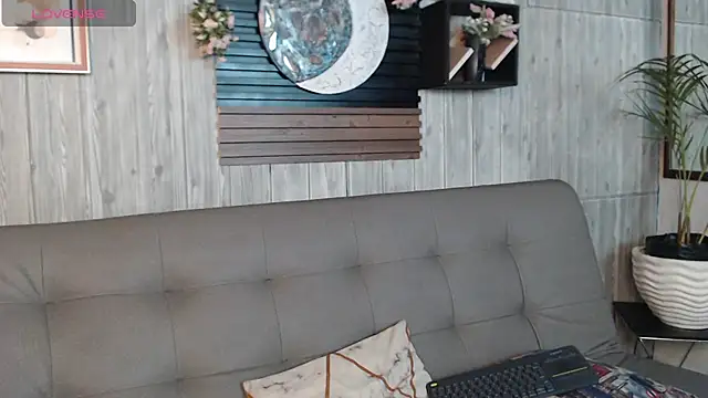 Layla 707 online show from 11/28/25, 09:06