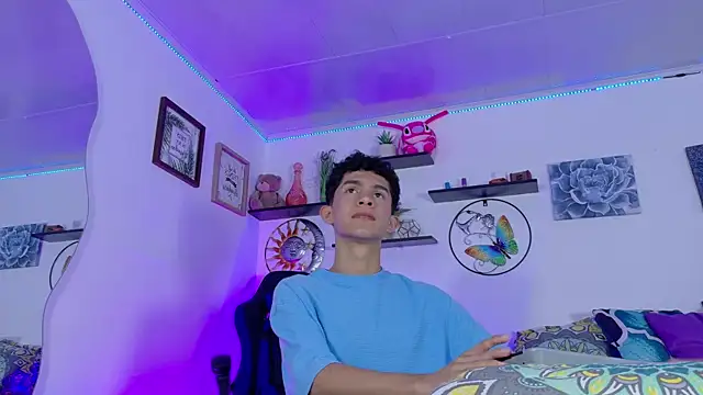 Noah tyler  online show from 10/21/25, 08:09