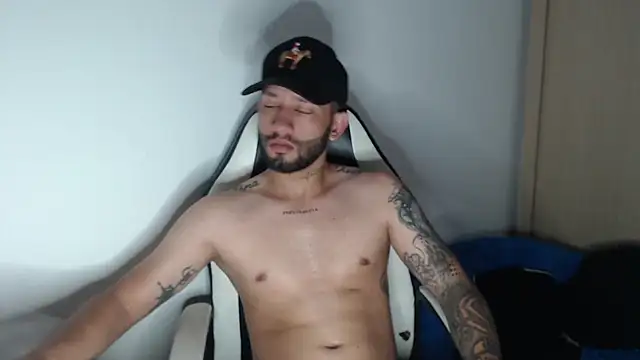 maxXximo777 online show from 03/04/25, 01:06