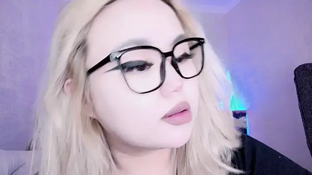 amelia sunlight online show from 12/16/24, 12:26