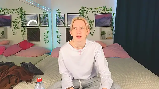 Snapshot of Ron_Vils chatting on 01/15/25, 05:40 Ron Vils online show from 01/15/25, 05:40