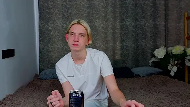 Snapshot of Ron_Vils chatting on 11/06/25, 07:42 Ron Vils online show from 11/06/25, 07:42