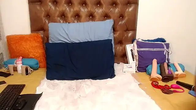 Hotxbums22 online show from 03/21/25, 05:02