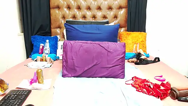 Hotxbums22 online show from 10/05/25, 07:01