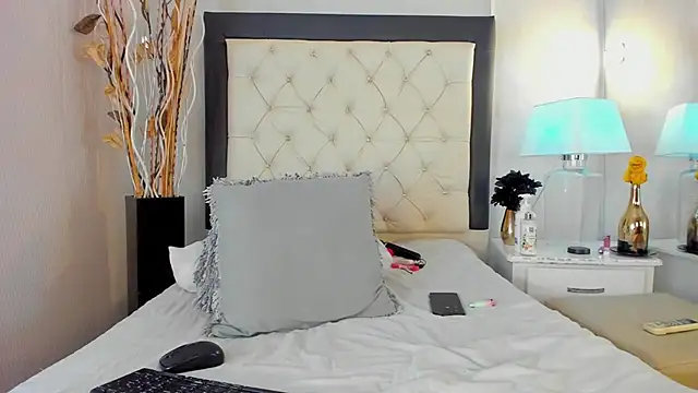 GaleHodge online show from 09/20/25, 04:13