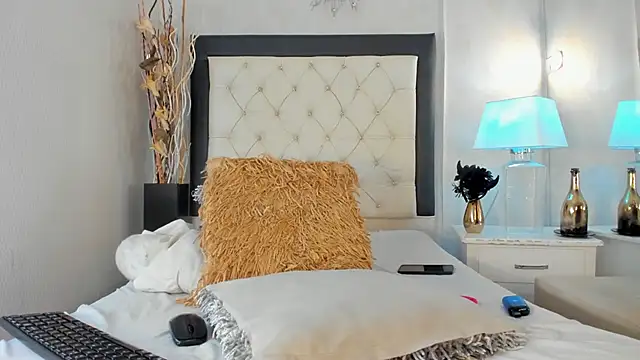 GaleHodge online show from 10/11/25, 01:09