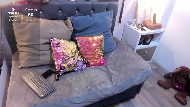 Slut Milf  online show from 02/22/25, 07:47