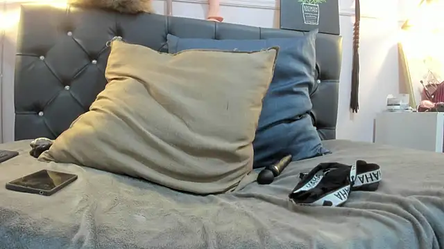 Slut Milf  online show from 02/22/25, 10:52