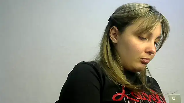 Snapshot of Iskor_ka chatting on 12/18/24, 02:17 Iskor ka online show from 12/18/24, 02:17