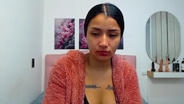 Snapshot of conni_f00x chatting on 12/04/25, 12:47 conni f00x online show from 12/04/25, 12:47