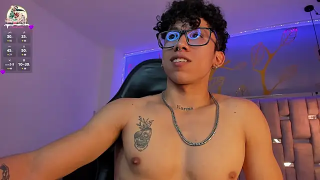 AkazaBoy  online show from 12/31/24, 10:56