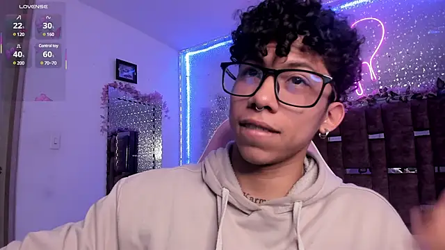 AkazaBoy  online show from 02/04/25, 04:26