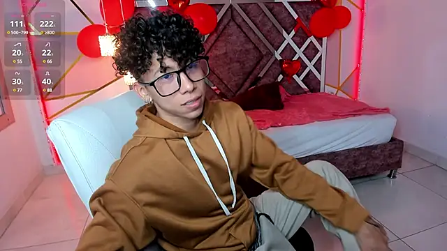 AkazaBoy  online show from 02/12/25, 04:12