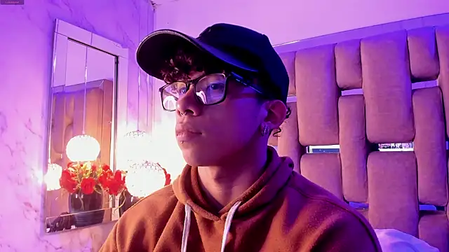 AkazaBoy  online show from 12/20/25, 04:19