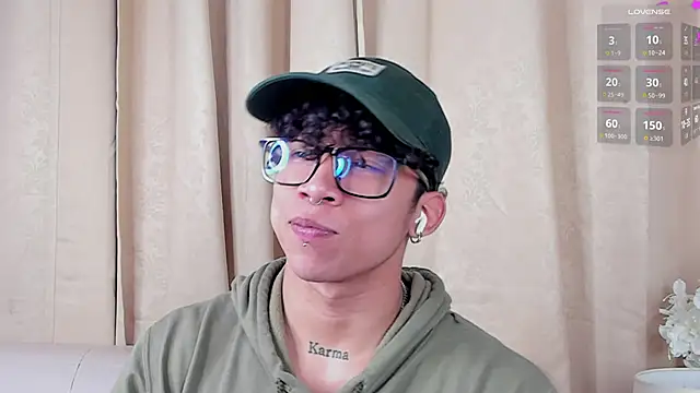 AkazaBoy  online show from 03/02/26, 04:36