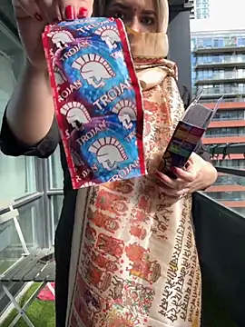 famous indian girl online show from 10/12/25, 06:07