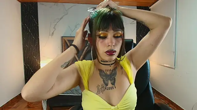 Snapshot of AuroraDiaz chatting on 03/27/26, 11:43 AuroraDiaz online show from 03/27/26, 11:43