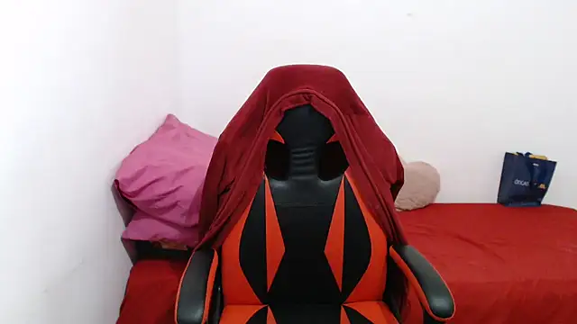 Snapshot of madelyn30 chatting on 11/24/25, 08:30 madelyn30 online show from 11/24/25, 08:30