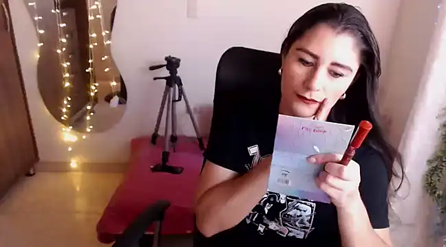 LUCY LI online show from 01/12/25, 06:49