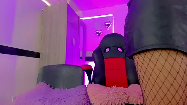 Hellen moons   online show from 02/15/26, 07:10