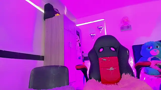 Hellen moons   online show from 03/19/26, 07:07