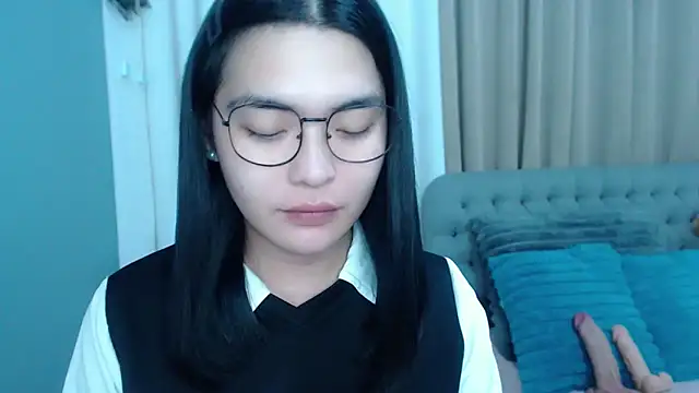 zhaviahale21 online show from 10/26/25, 05:08