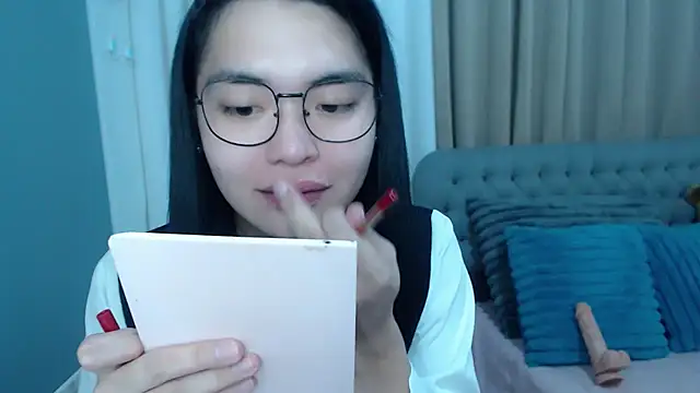 zhaviahale21 online show from 10/29/25, 08:38